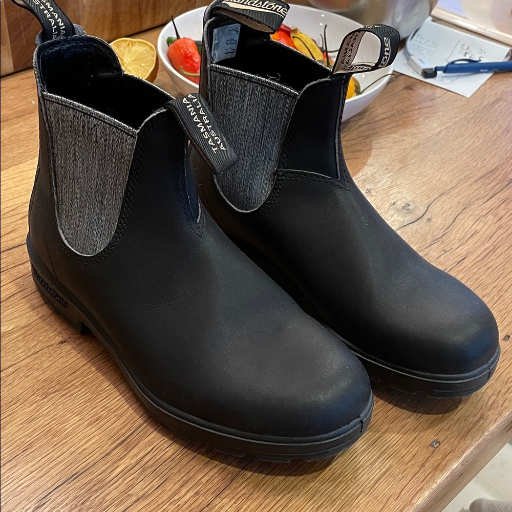 Blundstone black 510 original 8 1/2 nwot